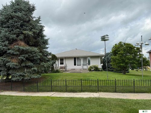 615 5th Ave, Fairmont, NE, 68354-9601 | Card Image