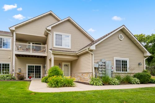 21890 N Weather Edge Cir, Lannon, WI, 53046-9626 | Card Image