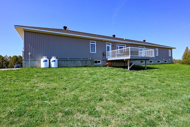 2064 Rosedale Road N, House other with 3 bedrooms, 3 bathrooms and 6 parking in Montague ON | Image 47