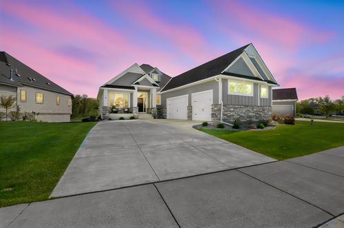1945 Annika Dr N, Lake Elmo, MN, 55042-4105 | Card Image