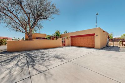 1039 W Meadowlark Lane, House other with 3 bedrooms, 2 bathrooms and 2 parking in Corrales NM | Image 2