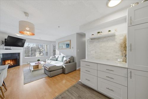 303-1433 E 1st Ave, Vancouver, BC, V5N1A4 | Card Image
