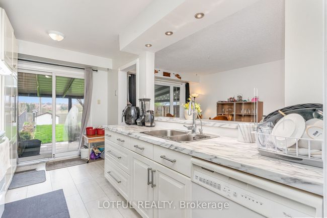 134 Royal Salisbury Way, House attached with 3 bedrooms, 2 bathrooms and 2 parking in Brampton ON | Image 10