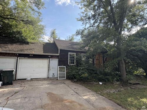 921 E 21st St, Lawrence, KS, 66046-3121 | Card Image