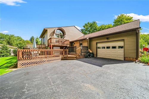 7464 Demshar Dr, Mentor, OH, 44060-7135 | Card Image