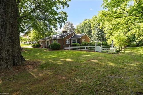 502 W Hunter St, Madison, NC, 27025-1806 | Card Image