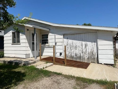 416 16th St Sw, Jamestown, ND, 58401-5426 | Card Image