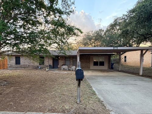 613 Val Verde Dr, Pleasanton, TX, 78064 | Card Image