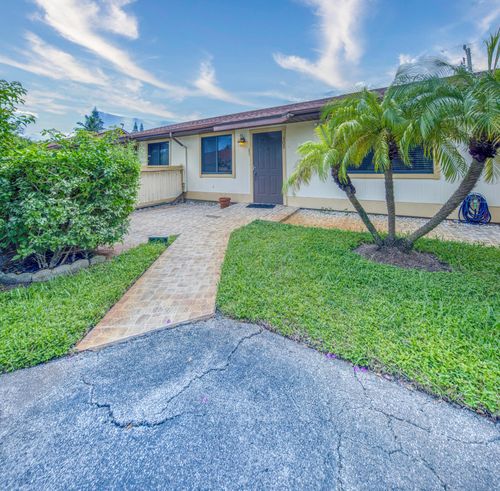 302-815 Andrew Redding Rd, Lantana, FL, 33462-1447 | Card Image