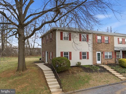1332 Blue Jay Dr, LANCASTER, PA, 17601-2743 | Card Image
