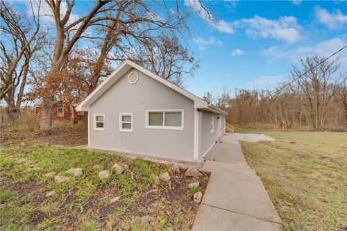 73 Merle Road, Pleasant Hill, MO, 64080 | Card Image