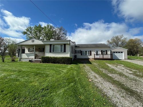 409 Avalon Dr, New Castle, PA, 16101-9267 | Card Image