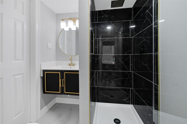 6326 Cambridge Glen Ln, House other with 3 bedrooms, 3 bathrooms and 2 parking in Houston TX | Image 12
