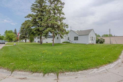 607 Saint Johns Ave, Red Lake Falls, MN, 56750-4727 | Card Image