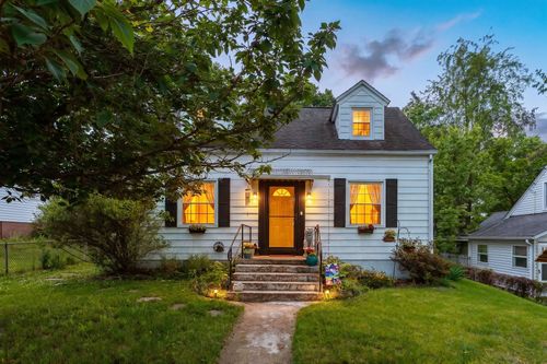 418 James Ave, WAYNESBORO, VA, 22980-3731 | Card Image
