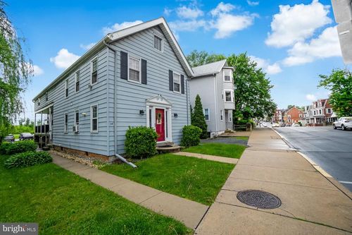 18 E Main St, Kutztown, PA, 19530-1542 | Card Image