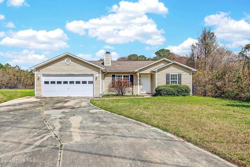 122 Burrell Ln, Richlands, NC, 28574-8421 | Card Image