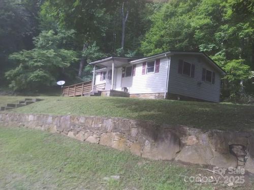 103 Cambridge Way, Waynesville, NC, 28786-4681 | Card Image