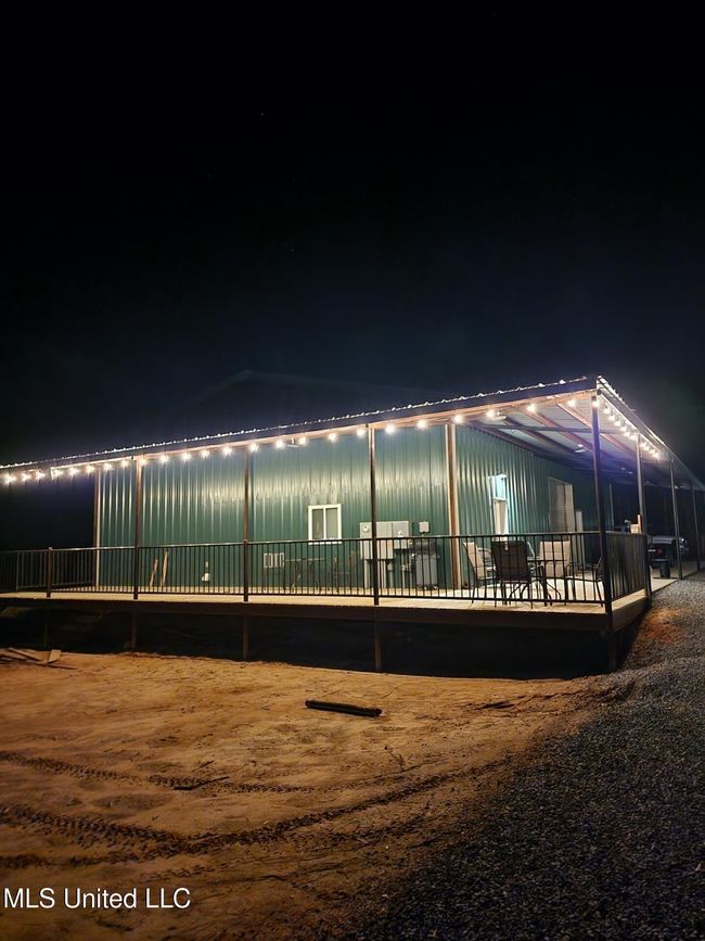 Barndo Night Scene | Image 12