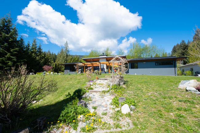 996 Reed Road, House other with 3 bedrooms, 3 bathrooms and 12 parking in Gibsons BC | Image 37