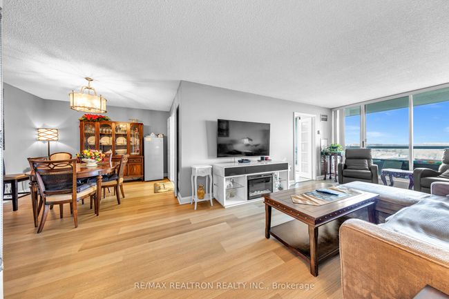 907 - 24 Hanover Rd, Condo with 2 bedrooms, 2 bathrooms and null parking in Brampton ON | Image 4