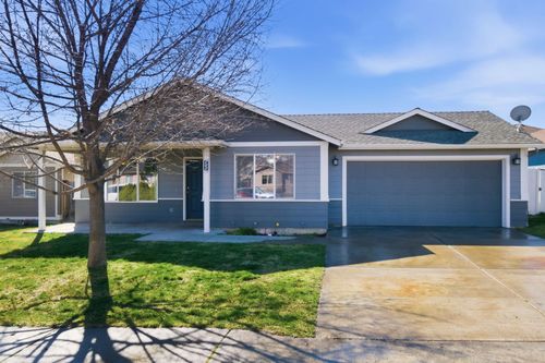 840 Ne Quince Ave, Redmond, OR, 97756-3811 | Card Image