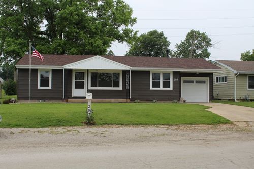 207 Cedar Dr, Clinton, IL, 61727-2407 | Card Image