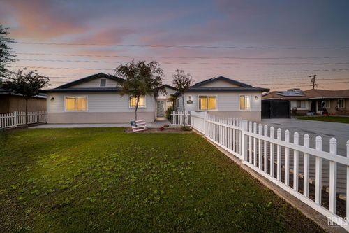 10512 Dee Dee Ave, Bakersfield, CA, 93312-3245 | Card Image