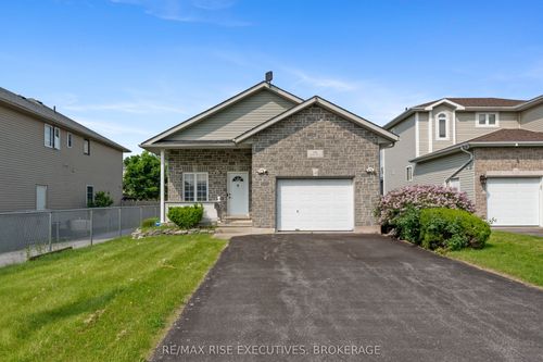 138 Speers Blvd, Amherstview, ON, K7N1Y7 | Card Image