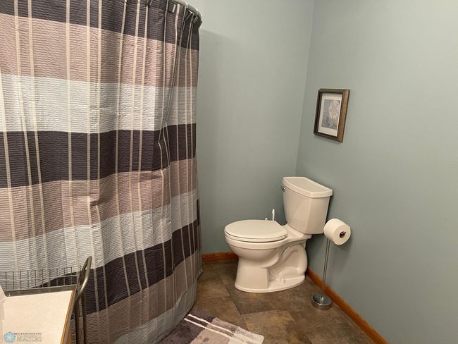 Upstairs full bath | Image 22