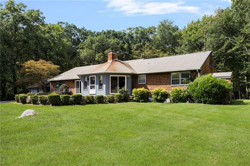 1825 Middle Rd, East Greenwich, RI, 02818-1105 | Card Image