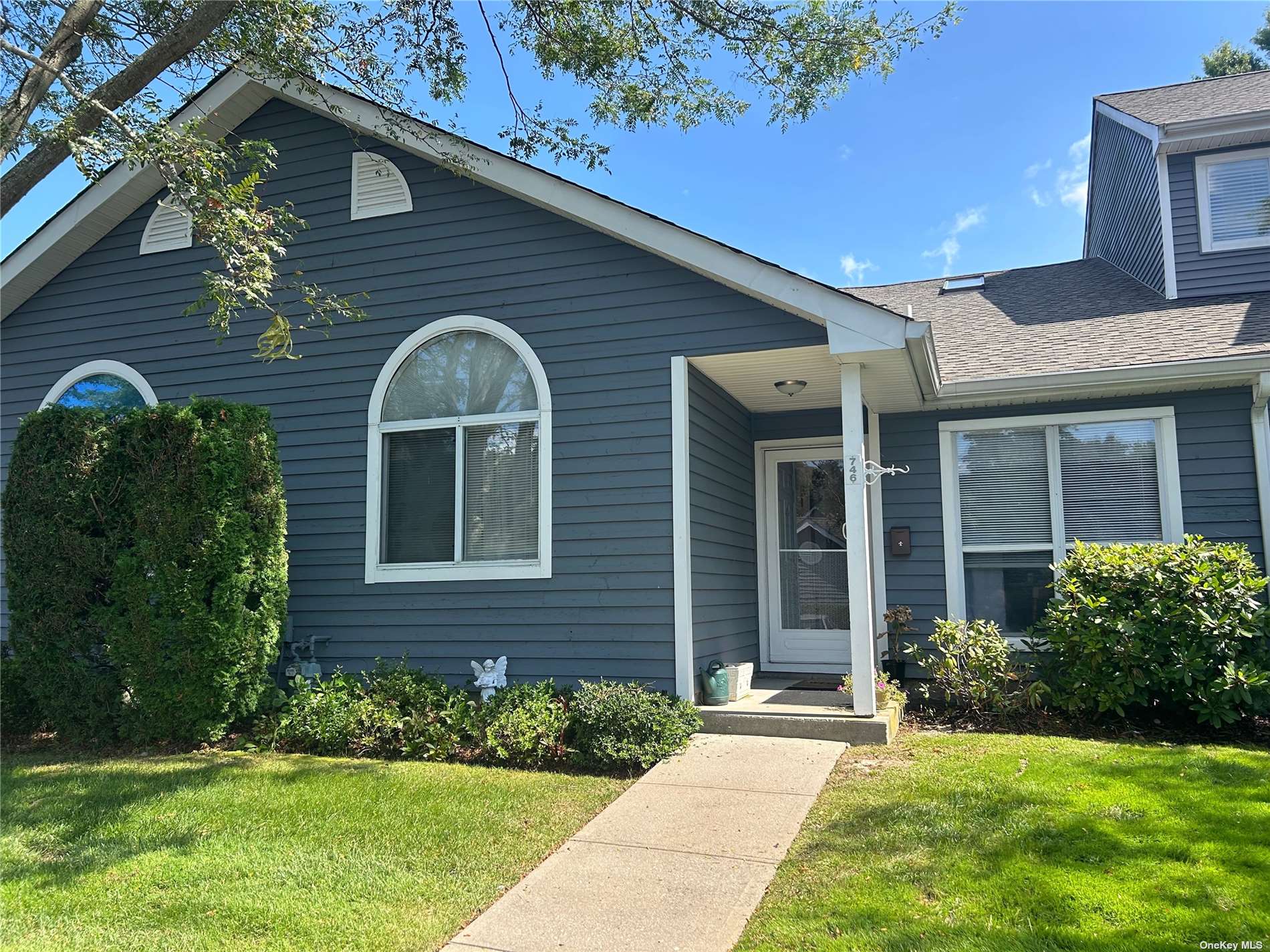 Birchwood Park Dr, Middle Island, NY 11953