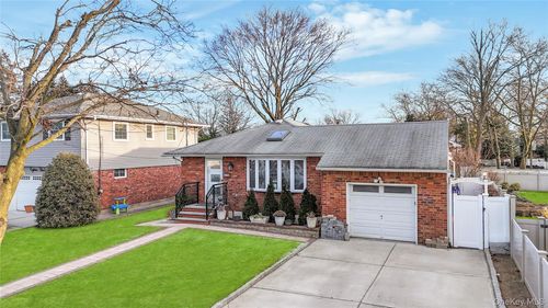 1810 N Jerusalem Rd, N Bellmore, NY, 11710-1108 | Card Image