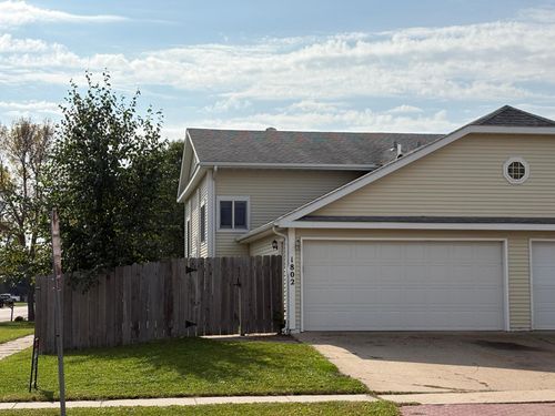 1802 27th Ave S, Fargo, ND, 58103-6622 | Card Image