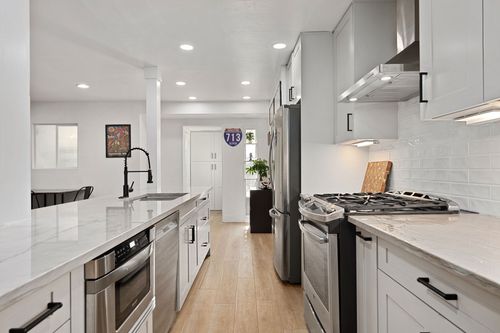 4709 York Hill Dr, Austin, TX, 78723-6233 | Card Image