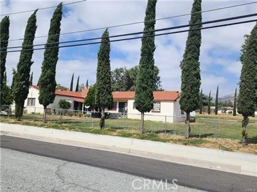 725 E Williams St, Banning, CA, 92220-5661 | Card Image