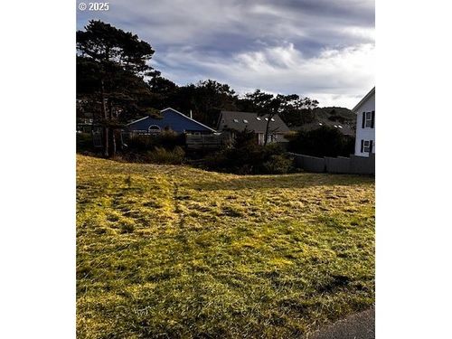 545 Nw 56th St, Newport, OR, 97365-1031 | Card Image