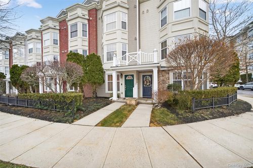 3 Harbor Pointe Dr, Haverstraw, NY, 10927-2103 | Card Image