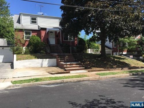 1013 Arlington Rd, New Milford, NJ, 07646-3101 | Card Image