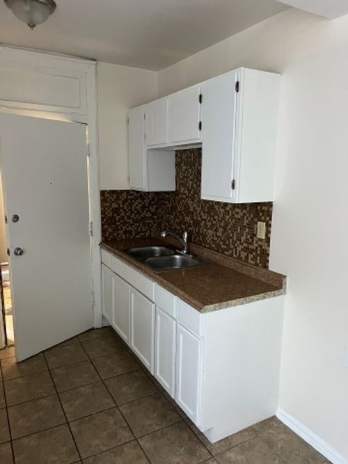 apt-1-3229 W Ardmore Ave, Chicago, IL, 60659-4744 | Card Image