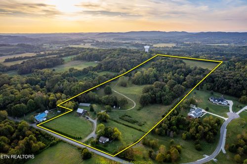 4651 N Wildwood Rd, Maryville, TN, 37804-4561 | Card Image