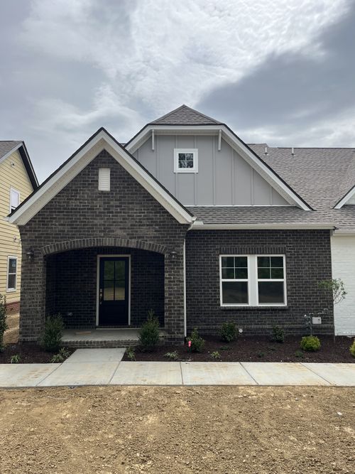 728 Coburg Pvt St, Gallatin, TN, 37066-2879 | Card Image