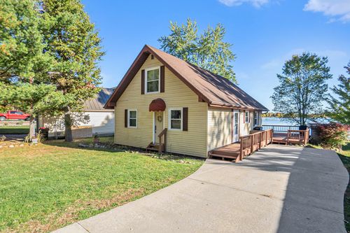 7951 W Royal Rd, Stanwood, MI, 49346-8923 | Card Image