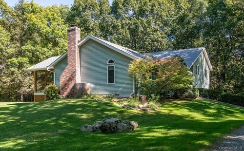 10 Glen View Dr, Red Hook, NY, 12571-1833 | Card Image