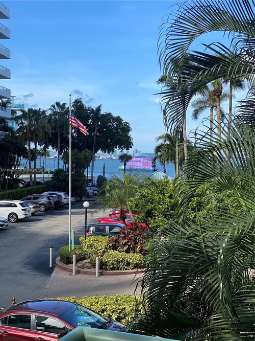 apt-216-1408 Brickell Bay Dr, Miami, FL, 33131-3618 | Card Image