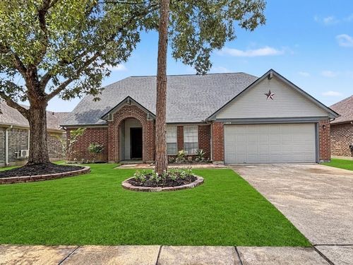 15810 Pilgrim Hall Dr, Friendswood, TX, 77546-2957 | Card Image