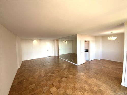 apt-16s-27010 Grand Central Pkwy, Floral Park, NY, 11005-1116 | Card Image