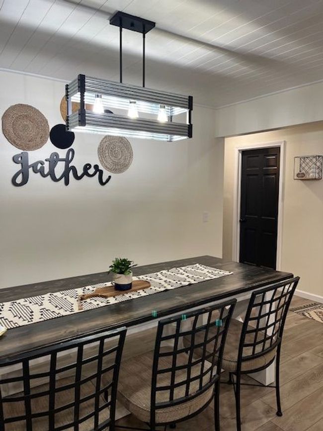 Dining 2 | Image 11