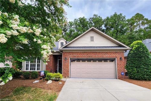 100 N Wentworth Dr, Mocksville, NC, 27028-2098 | Card Image