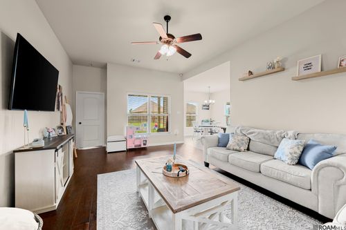 42406 Tigers Eye Stone Ave, Prairieville, LA, 70769-6437 | Card Image